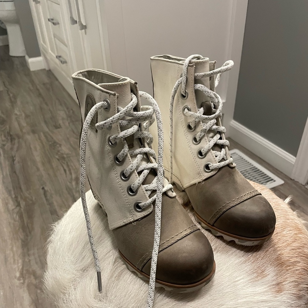 Sorel Joan of Arc Wedge Ankle Booties Sz 7